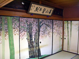 願行寺の四季を描いた襖絵