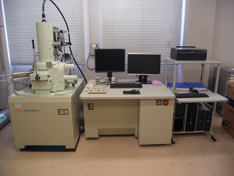 電界放射形走査電子顕微鏡システムの写真