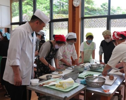 写真:くまの古道料理教室 相可高校に学ぶ~めで鯛料理