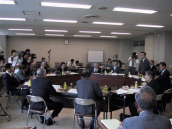 伊賀県民局での「膝づめミーティング」