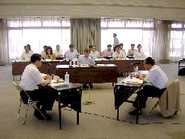 伊賀県民局での「膝づめミーティング」