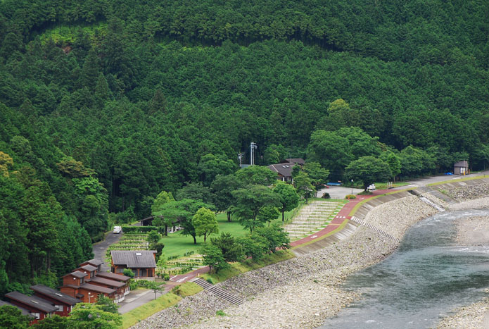 キャンプイン海山外観