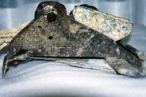 B29爆撃機の破片写真