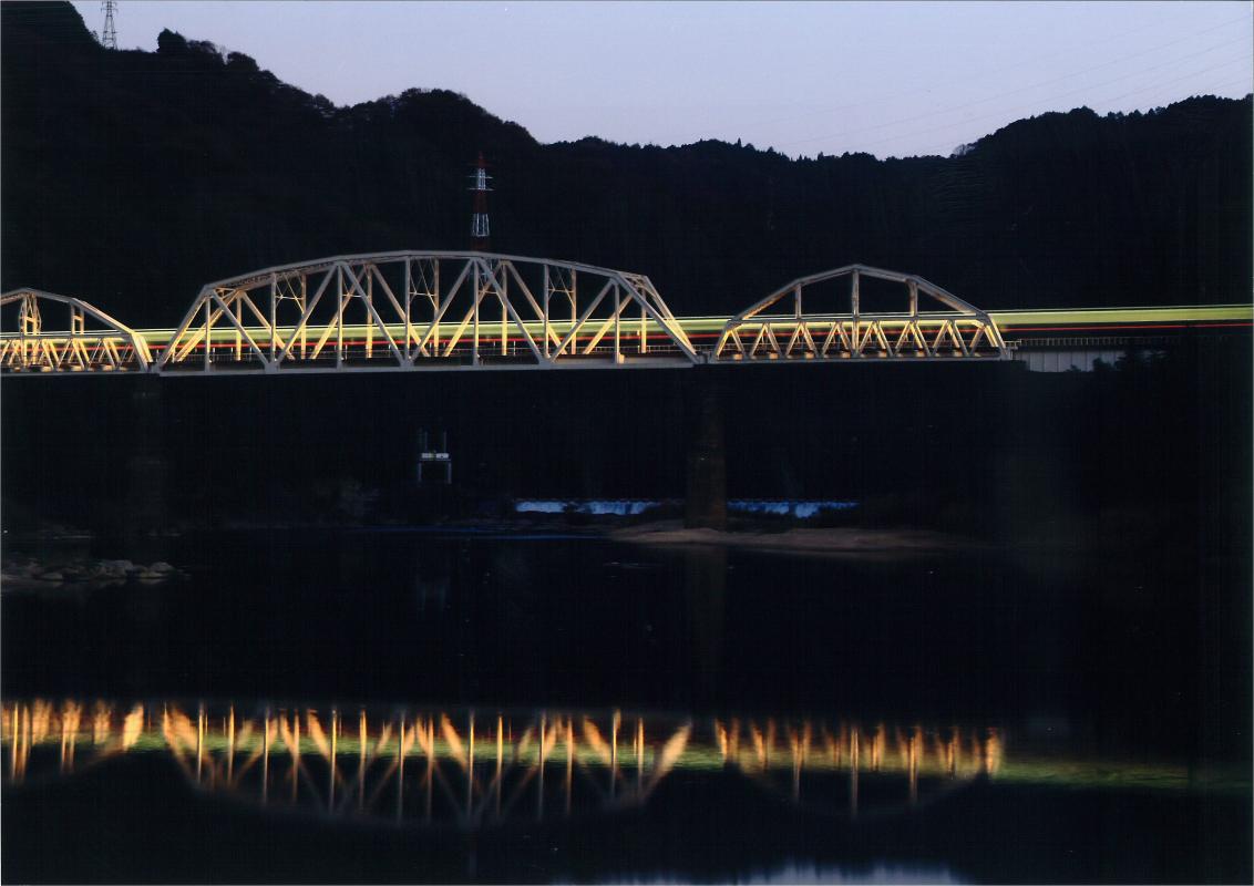 光る橋