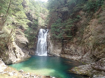 日本の滝100選にもえらばれている大杉谷・七ツ釜滝