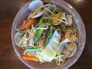 パスタ　季節野菜としめじとエビ