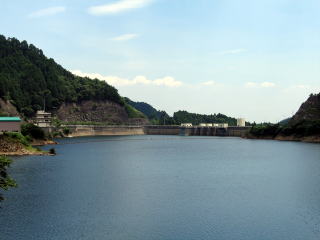 写真：ダムの全景