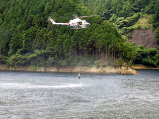 写真：水難救助訓練