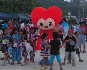 夏祭りに参加するみっぷる