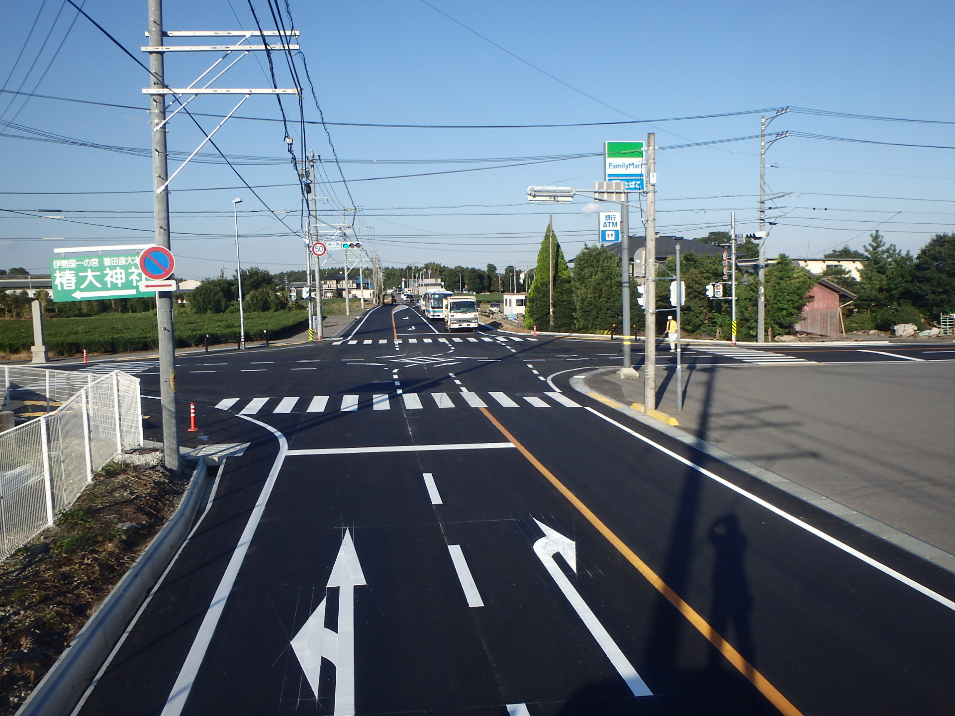 一般国道３０６号の椿一宮交差点改良工事が10月16日（火）に完成しました。