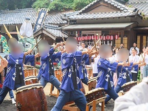 地域の行事での太鼓演奏