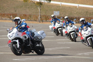 白バイ走行の写真