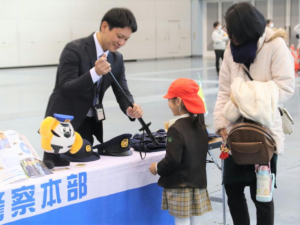 警察の装備紹介の写真