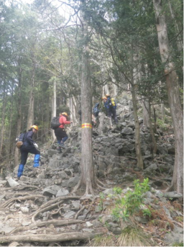 写真：山岳遭難捜索訓練
