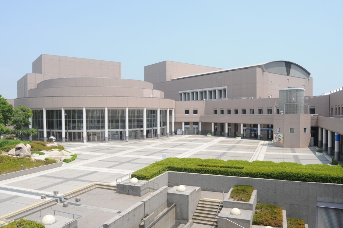 三重県総合文化センター建物