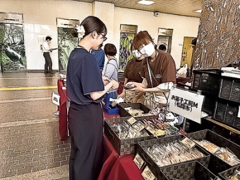 画像：県庁マルシェの様子